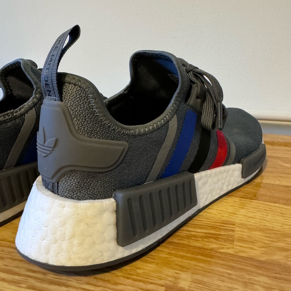 NWOT Adidas NMD R1 size 9